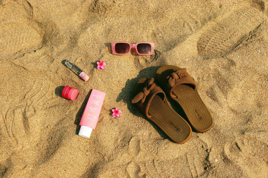 Essential Summer Makeup Items: Sunscreen and Base Must-Haves