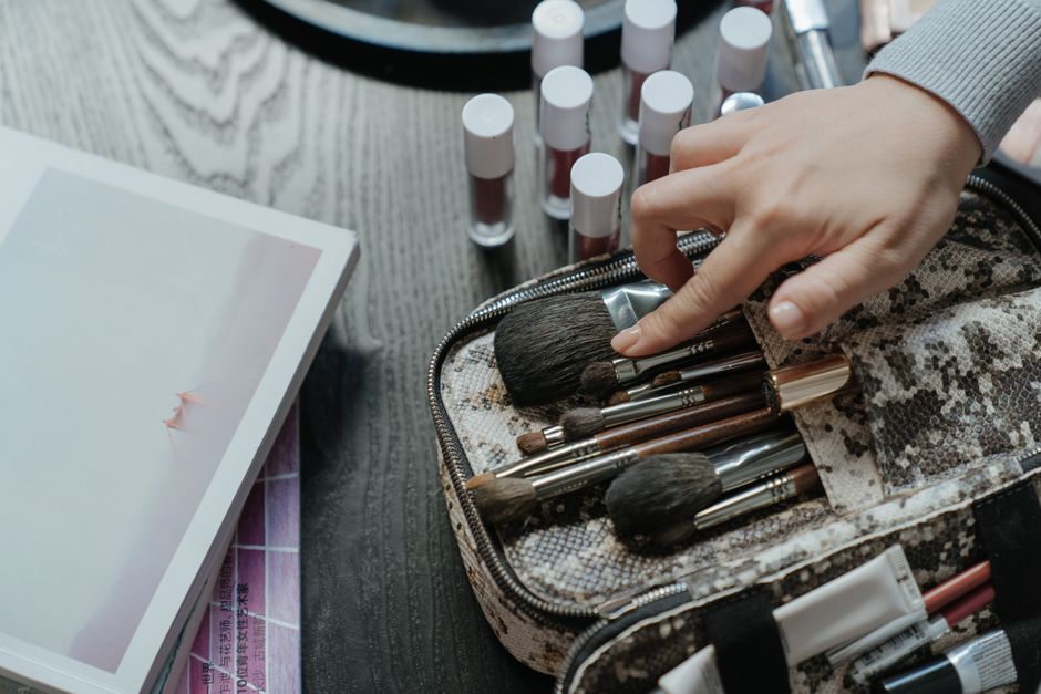 Skincare for Women in Their 40s: Essential Products and Anti-Aging Tips